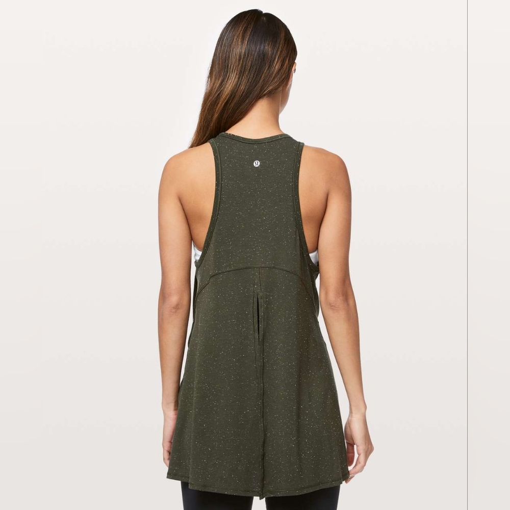 ❣️EUC lululemon athletica Goal Up Tank Dark Olive / White Size 6, Small🌙